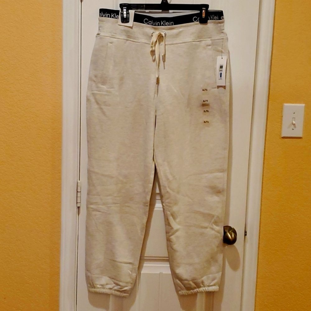 Calvin Klein Joggers Sixe XL - Picture 1 of 8